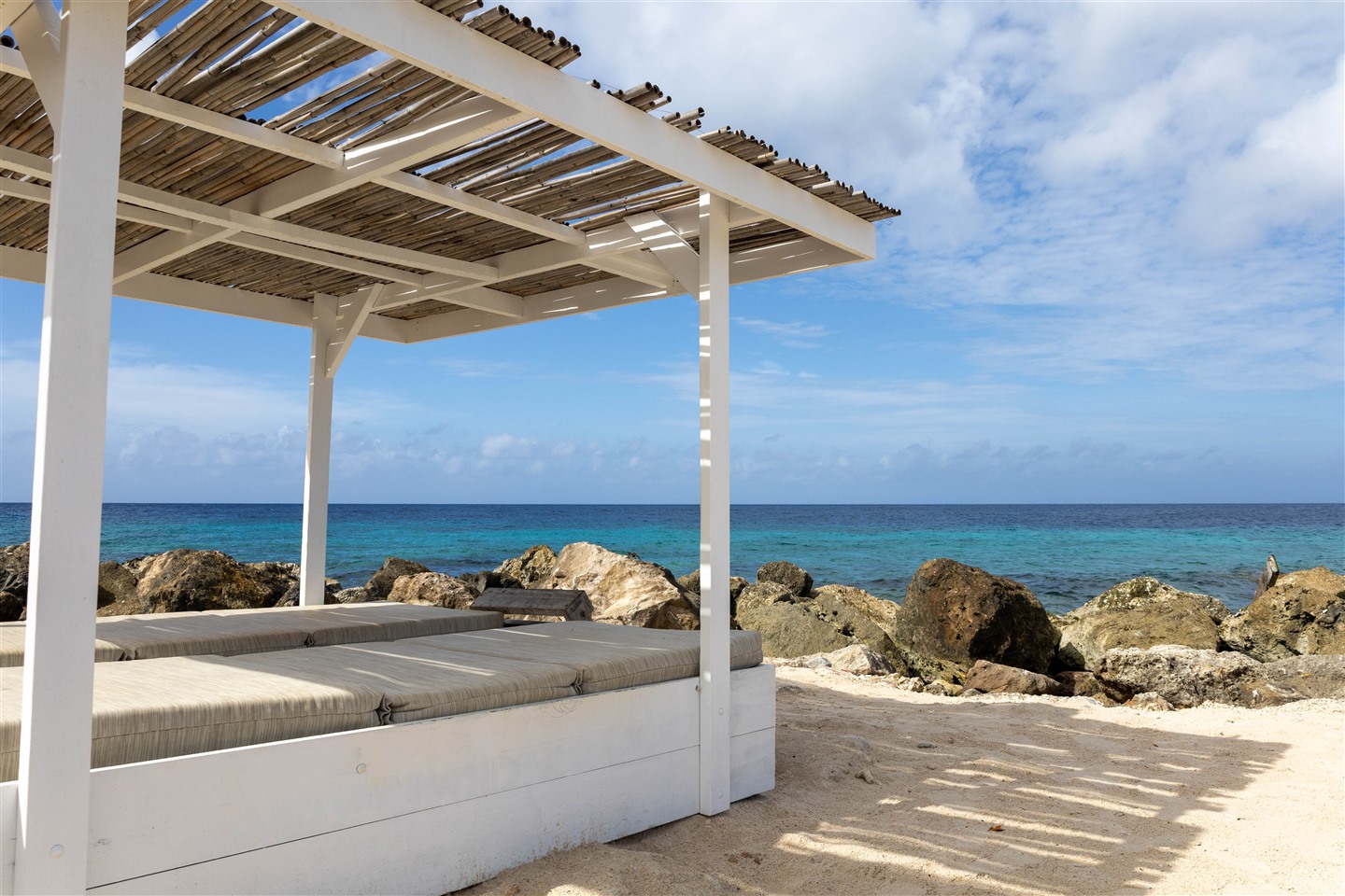 relaxen-op-het-strand-van-curaçao-1.jpg