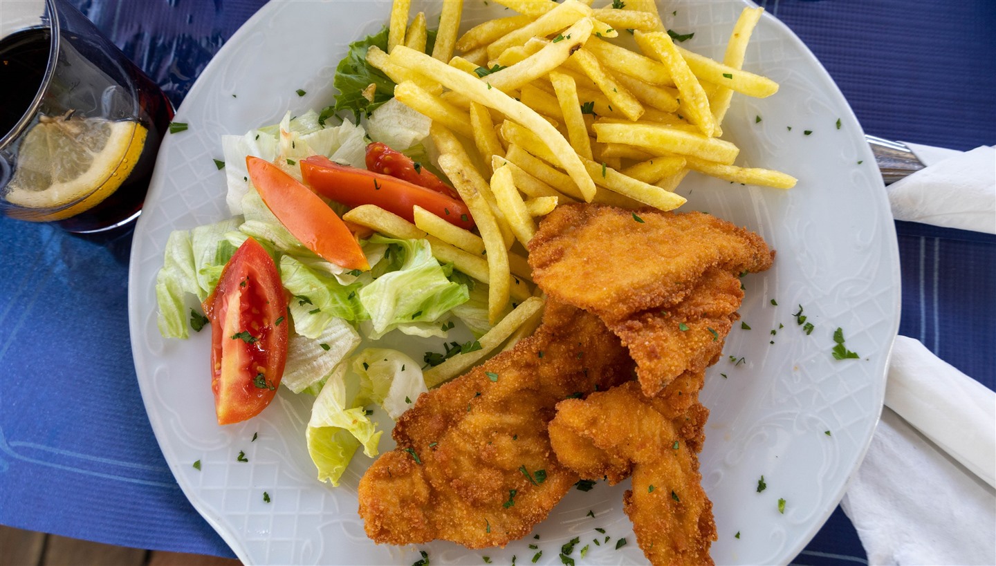 schnitzel-met-patat.jpg