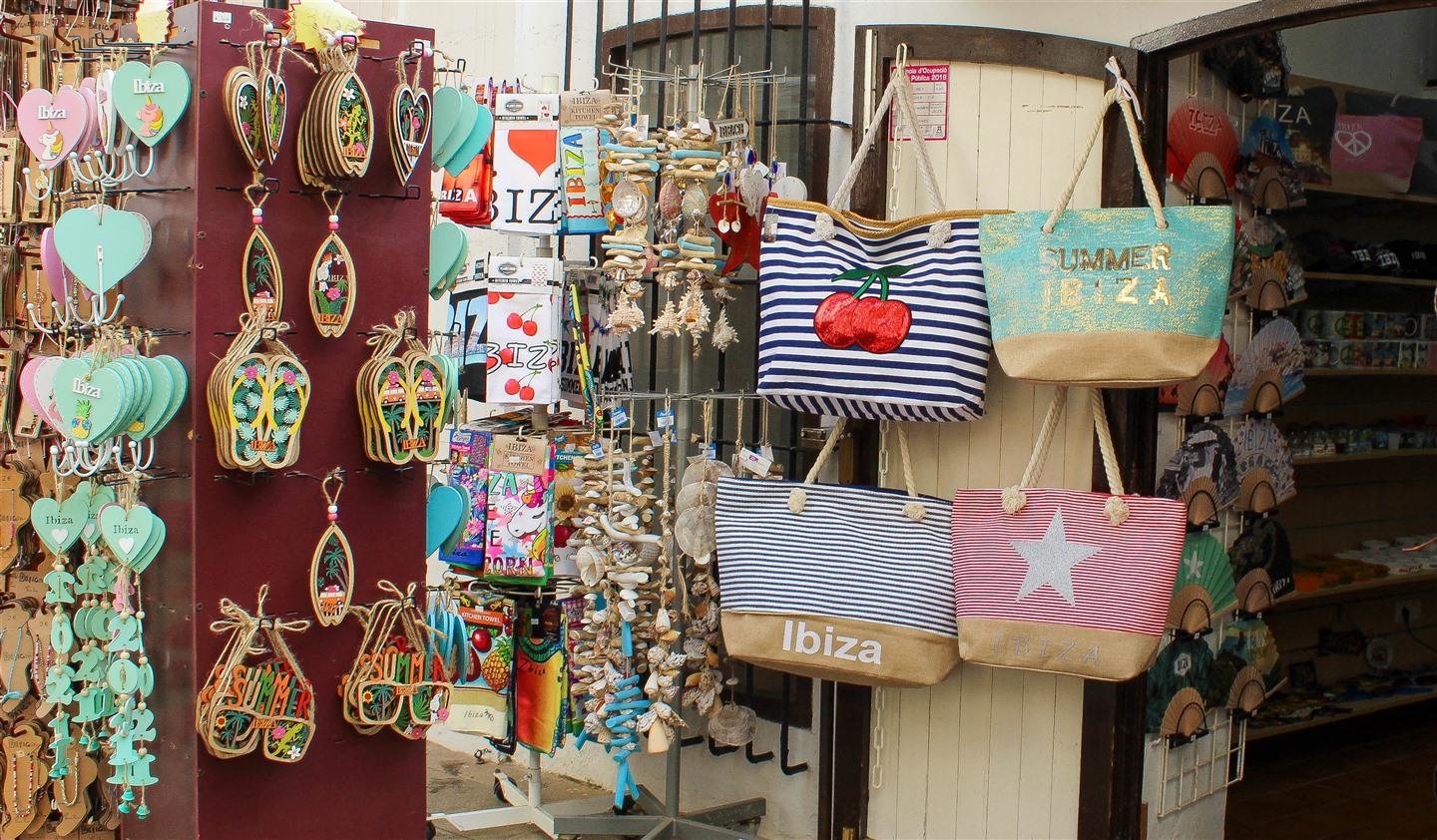 shoppen-op-ibiza.jpg